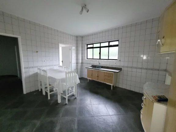 Imagem PITANGUEIRAS – NA QUADRA DA PRAIA, APARTAMENTO AMPLO, CLARO E SUPER AREJADO, LAZER NO PRÉDIO E 02 VAGAS DE GARAGEM.