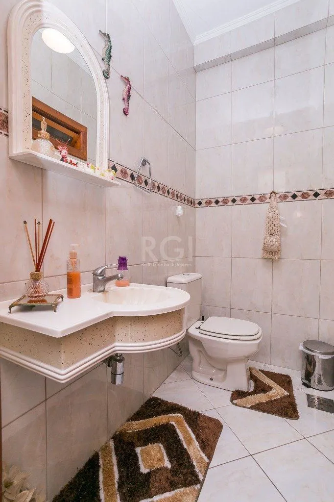 Imagem Casa para Venda - 279m², 3 dormitórios, sendo 1 suites, 4 vagas - Teresópolis
