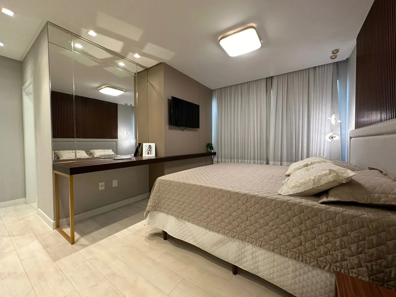 Imagem Apartamento com vista para o mar à venda com 187m2 por R$ 4.900.000,00
