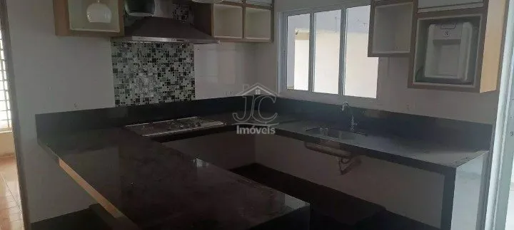 Imagem CASA A VENDA RESIDENCIAL / COMERCIAL NA REGIÃO CENTRAL DE VALINHOS/SP.