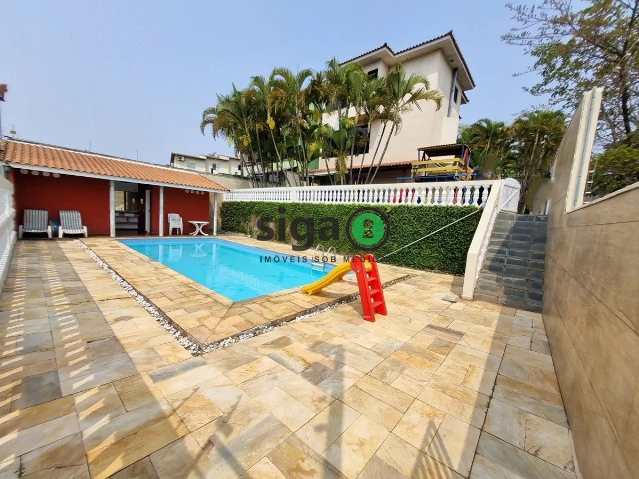 Imagem Casa a venda na Granja Viana com 4 dormitórios