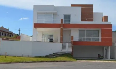 Imagem VENDA DE SOBRADO NO CONDOMÍNIO VERDES LAGOS, EM ARUJÁ/SP, com 453m², 05 suítes, piscina, churrasqueira, 03 salas e 04 vagas cobertas, CONSULTE-NOS.