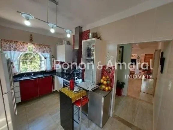 Imagem Casa ampla, arejada com bom acabamento. A residência de 5 andares possui 3 suítes sendo 1 suíte m...