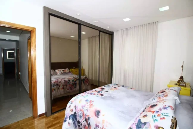 Imagem Área Privativa Reformada à Venda no Santo Antônio | 4 Quartos, Suíte.