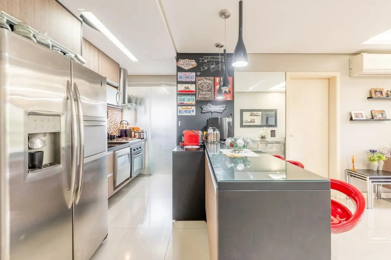 Imagem Apartamento de 2 dormitórios 1 suíte e 2 vagas no Petrópolis.