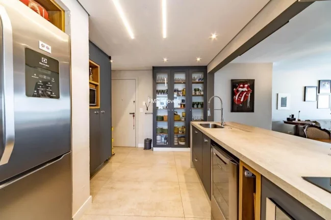 Imagem Apartamento à venda na Vila Nova Conceição com 3 quartos sendo 2 suítes, 2 salas, 3 banheiros, 2 vagas, 95m².
