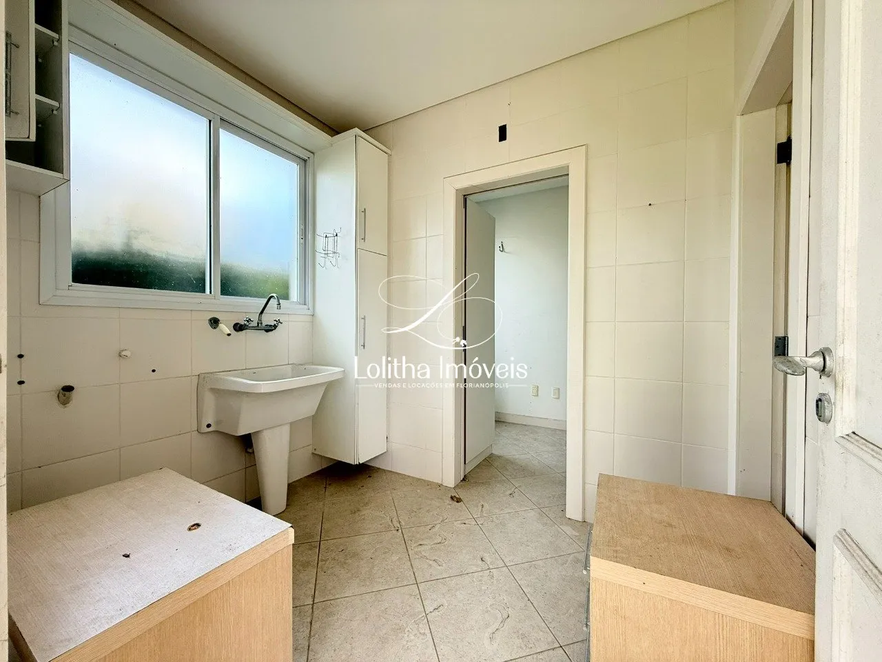 Imagem CASA COM 3 SUÍTES À VENDA EM JURERÊ - FLORIANÓPOLIS/SC