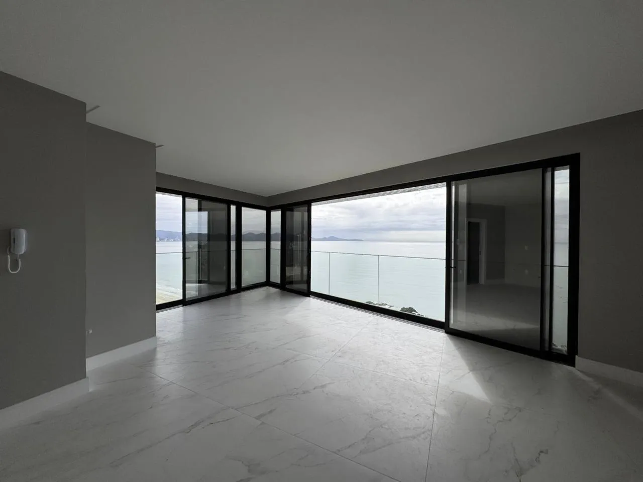 Imagem Apartamento com vista para o mar à venda com 155.85m2 por R$ 3.900.000,00