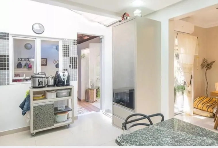 Imagem Linda casa com 3 dormitórios, sendo 1 Suíte, Sala Ampla no Condomínio de Ótima Localização