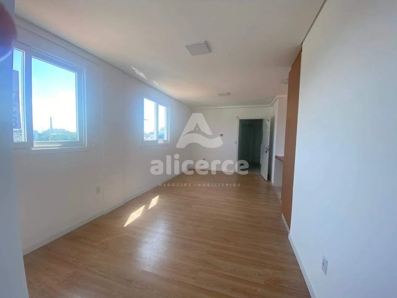 Foto do imóvel Apartamento para Locação em Coqueiros com 2 Dormitórios, 1 Suíte e Sol o Dia Todo em Rua Paula Ramos, 1079 - Coqueiros, Florianópolis - SC