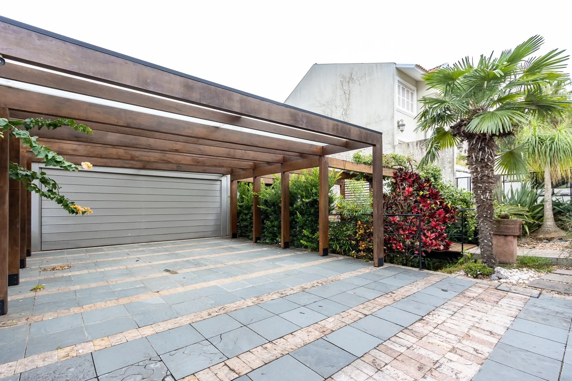 Imagem Casa com 4 dormitórios à venda, Jardim Isabel, Porto Alegre