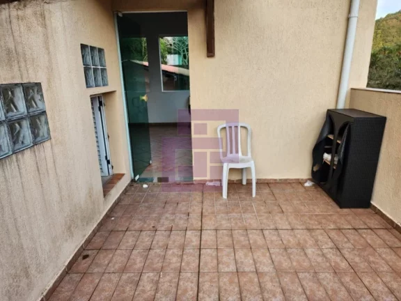 Imagem Excelente Casa à Venda em Guaiúba, Guarujá - 3 Dormitórios, Suíte e 4 Vagas de Garagem