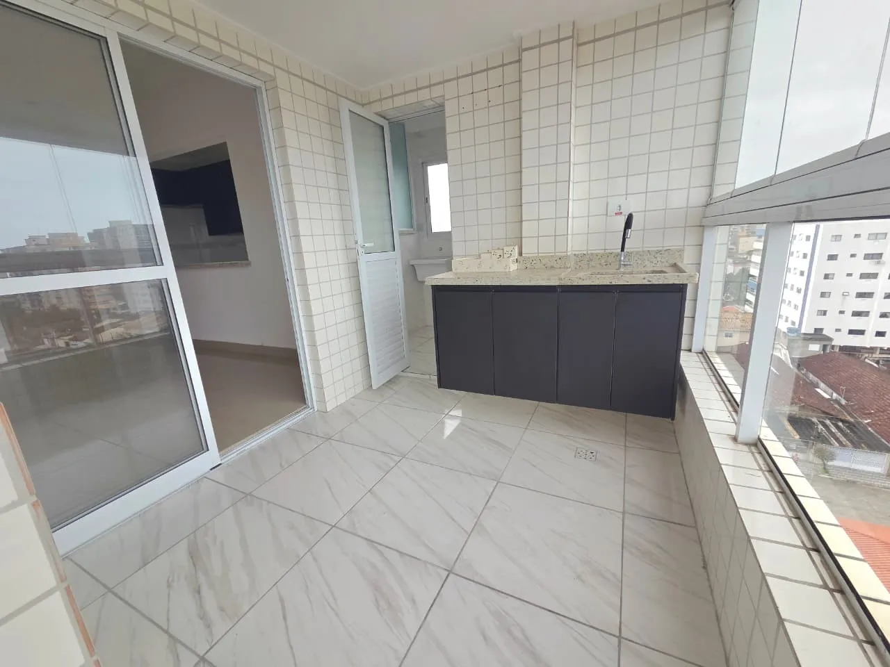 Imagem Apartamento para Venda em Praia Grande, Guilhermina, 2 dormitórios, 2 suítes, 1 banheiro, 1 vaga