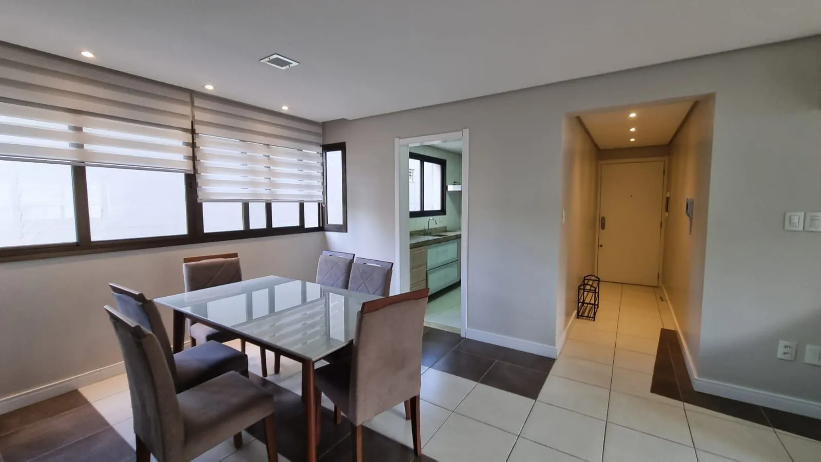 Imagem Apartamento dois dormitórios mobiliado, suíte, 86,41mq privativos, uma vaga escriturada, no bairro Higienópolis