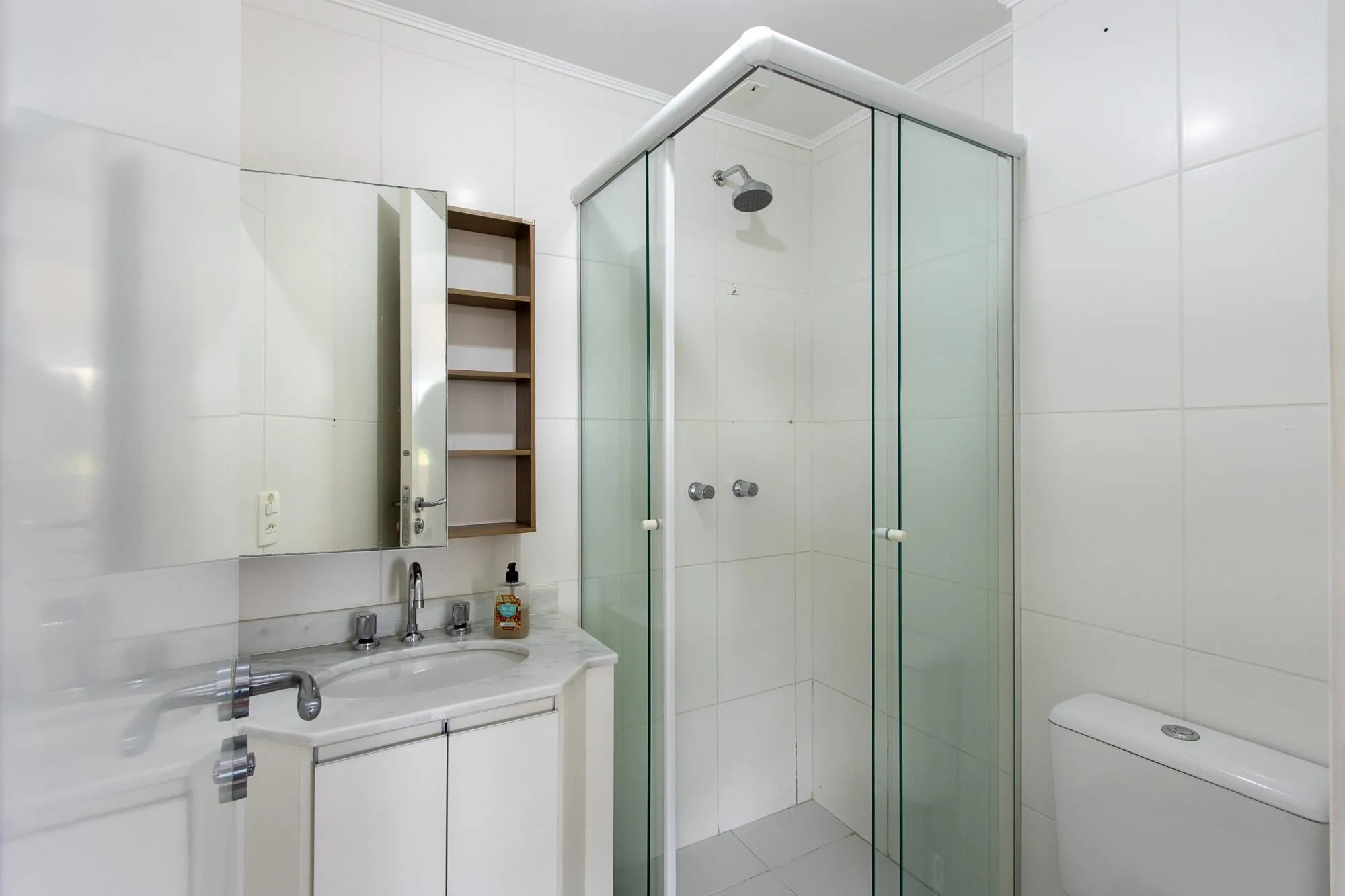 Imagem Apartamento de 2 dormitórios com suíte, churrasqueira e infraestrutura completa na Zona Sul de Porto Alegre.