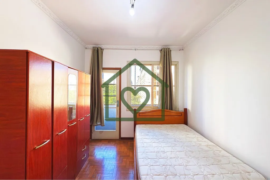 Imagem Localizado na divisa entre os bairros Independência e Centro Histórico, este apartamento de 77m² ...