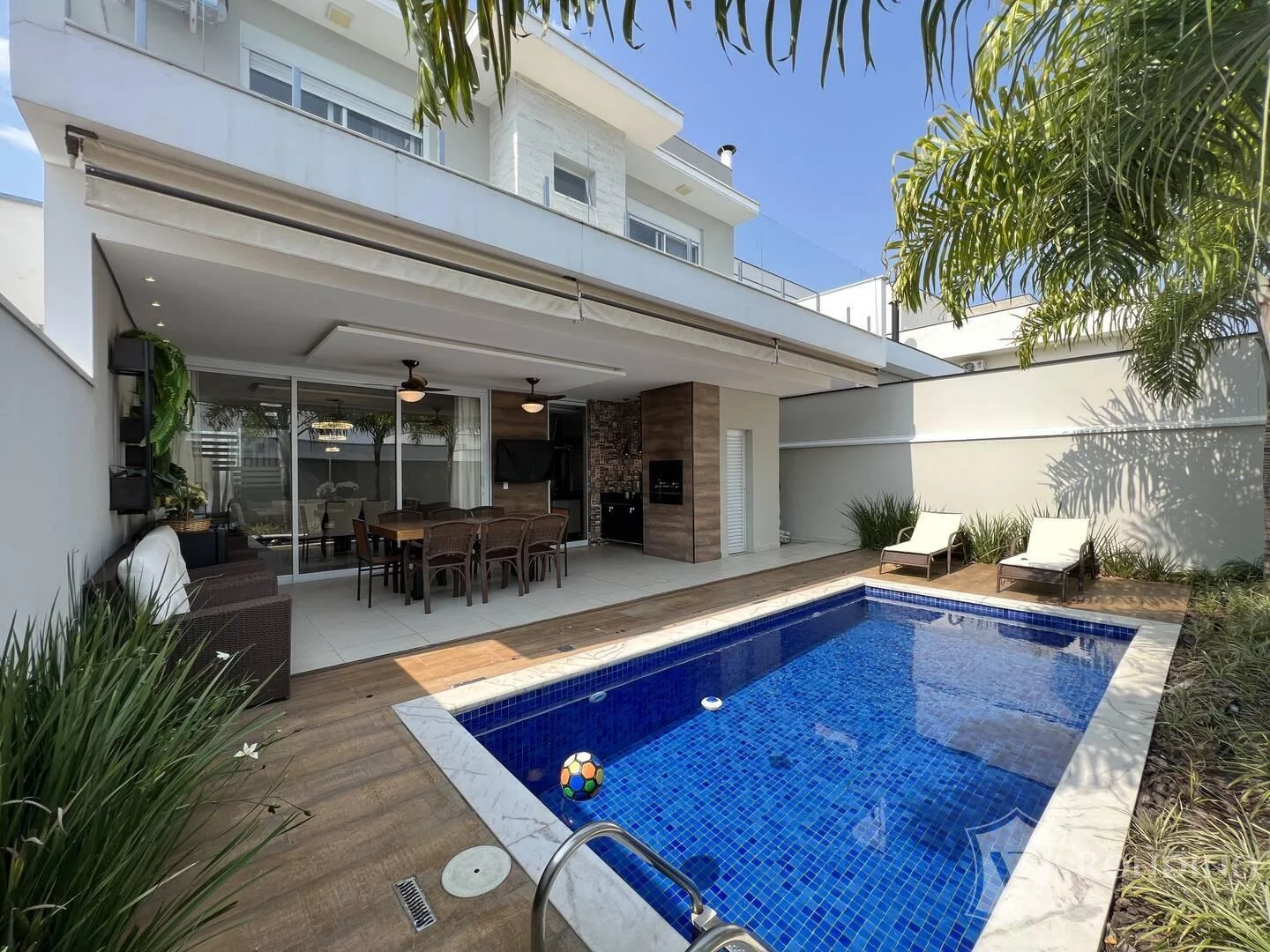 Imagem Sobrado no condomínio Le France, com varanda gourmet e piscina