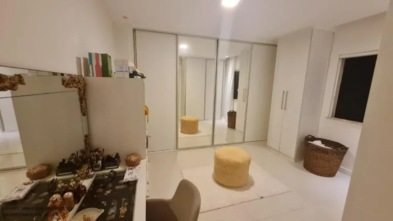 Imagem Casa alto padrão a venda em Busca Vida com 4 sites