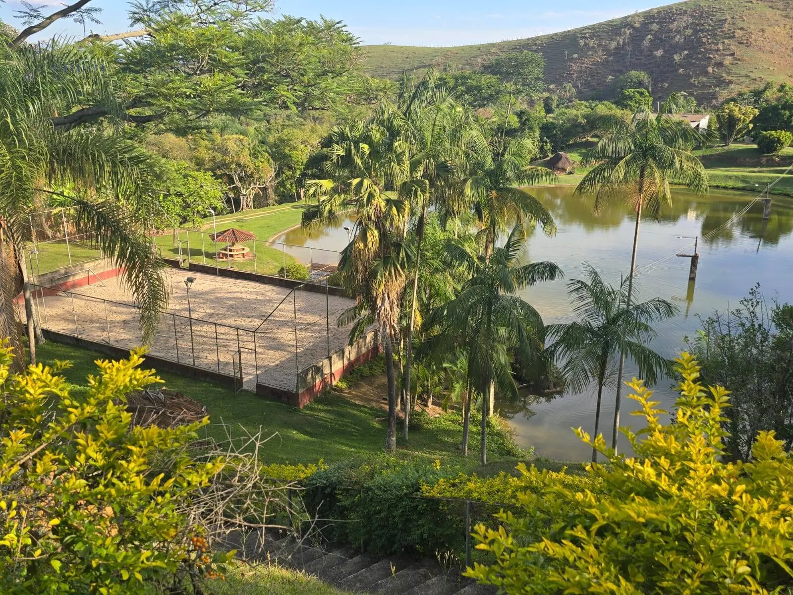 Imagem Sítio de 33,68 ha com Lago, Vista para a Serra da Mantiqueira e 3 Casas