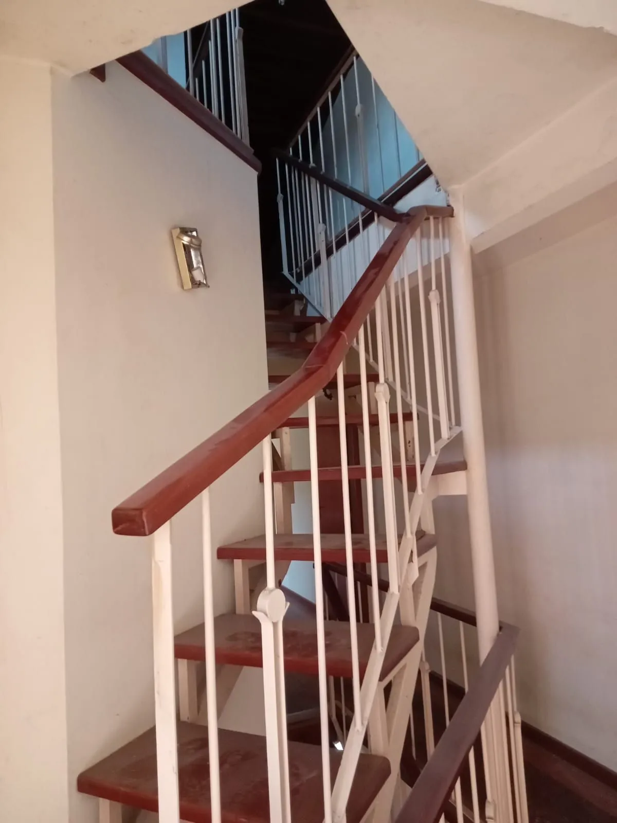Imagem Ótima Casa com 4 Dormitórios no Bairro Cidade Baixa