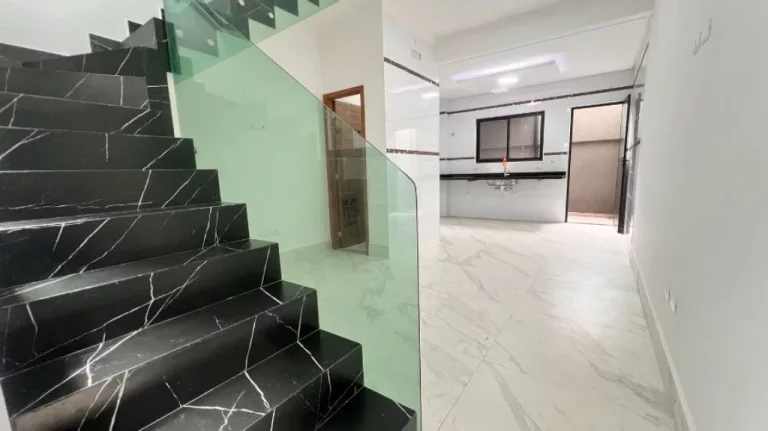 Imagem Sobrado à Venda com Área Gourmet e Piscina - Conforto e Lazer Completo!