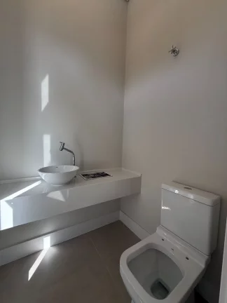 Imagem Casa em Condomínio com 4 quartos em Santa Felicidade