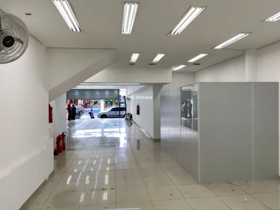 Imagem Salão Comercial de Alto Padrão em Pinheiros: 1 Sala, 2 Banheiros, 2 Vagas de Garagem, 600m² de Área - São Paulo-SP