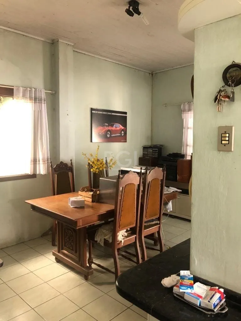 Imagem Casa/terreno medindo 200m² de privativo, 550m² totais no bairro Partenon, 9 vag