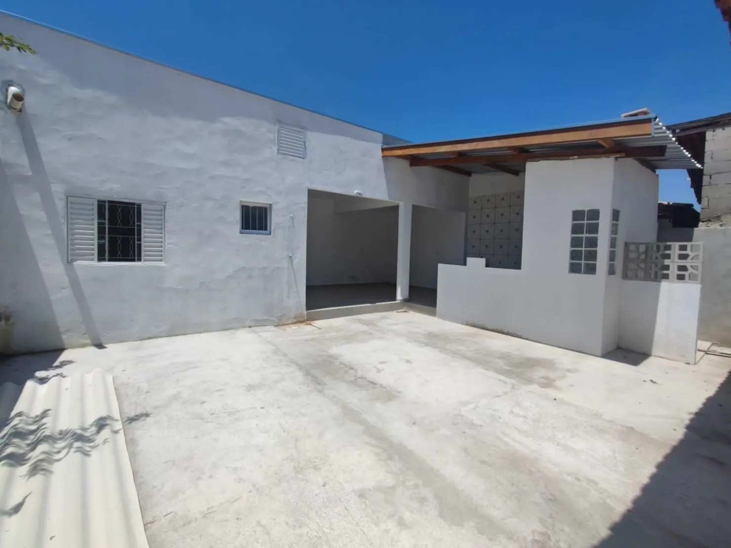 Imagem Casa à venda 3 Quartos, 2 Suites, 4 Vagas, 250M², Conjunto Residencial Araretama, Pindamonhangaba - SP