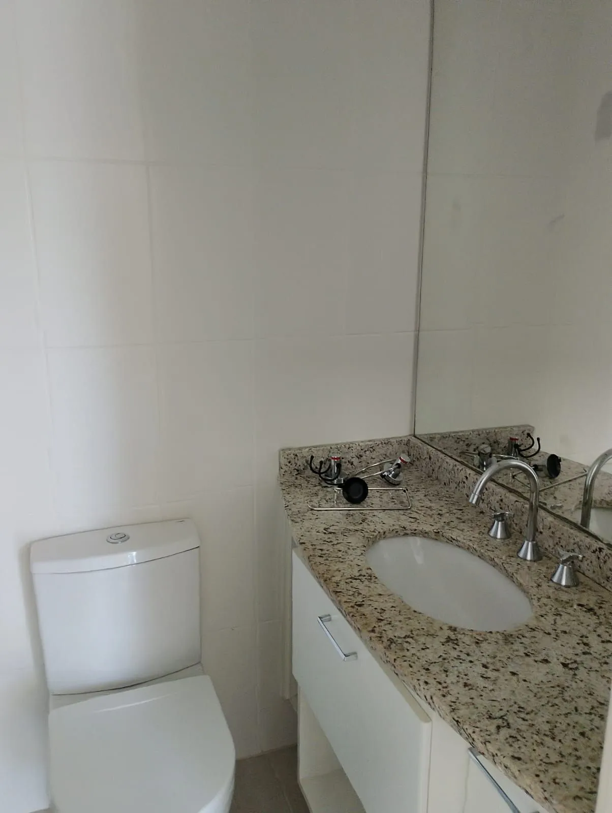 Imagem APARTAMENTO COM 01 DORMITÓRIO E GARAGEM
