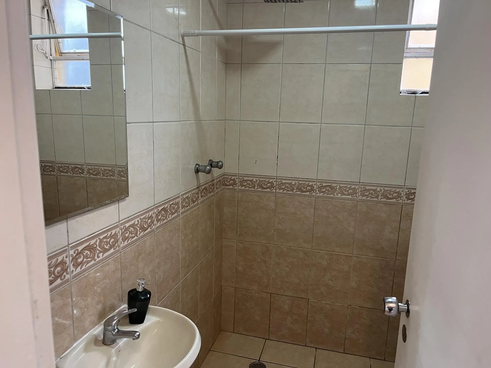 Imagem Apartamento com 02 quartos no Bairro Passo da Areia, Porto Alegre