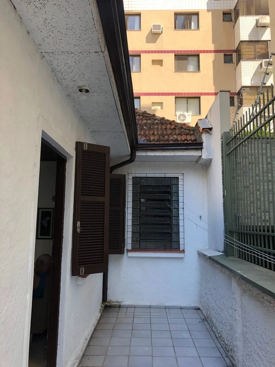 Imagem Casa de alvenaria, 3 dormitórios, 1 vaga coberta, bairro Mont Serrat.