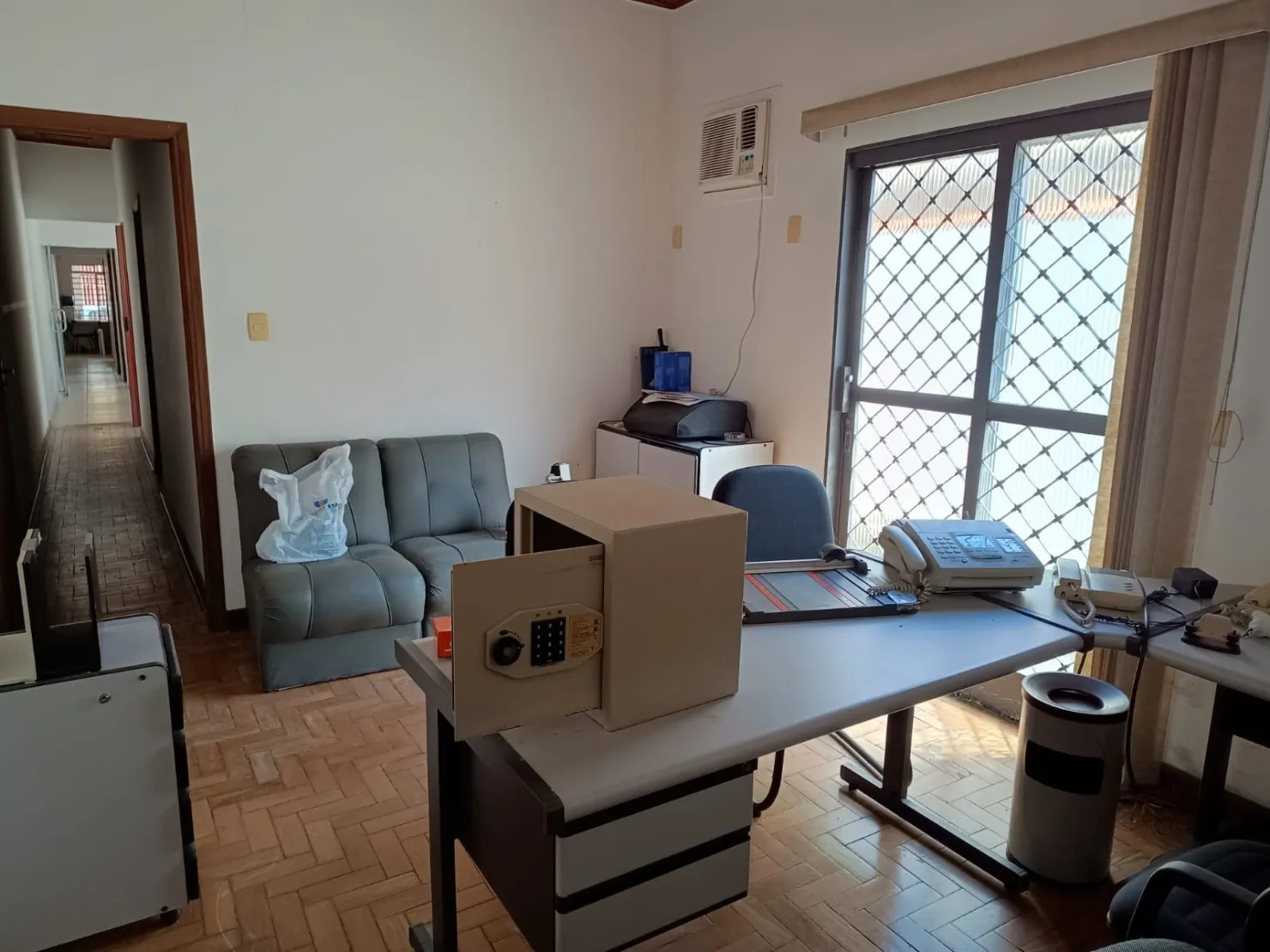 Imagem Comercial para Locação 210M², Centro, Taubaté - SP
