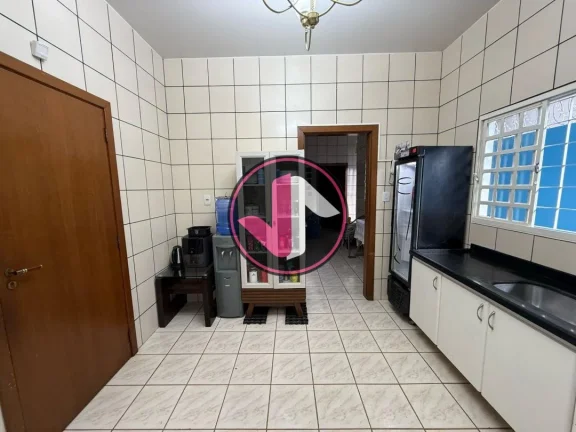 Imagem Se você procura por uma Casa Comercial espaçosa e cheia de comodidades em Cuiabá, não pode deixa...