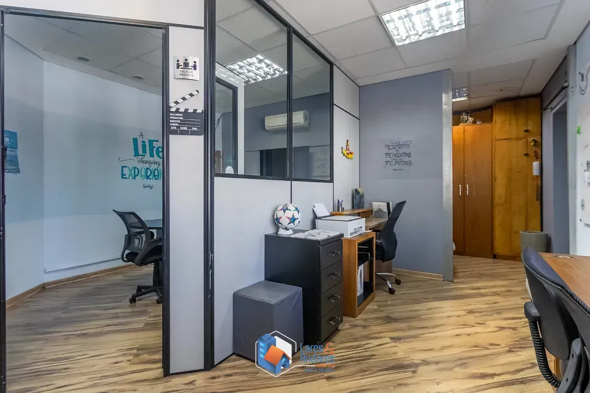 Imagem Conjunto comercial para venda em Vila Cordeiro, 112m²