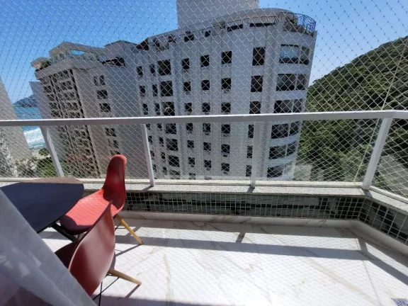 Imagem PITANGUEIRAS - UMA QUADRA PRAIA COM VISTINHA PARA O MAR, EXCELENTE APARTAMENTO TOTALMENTE REFORMADO, 108 M² ÚTEIS, GARAGEM NO PRÉDIO.