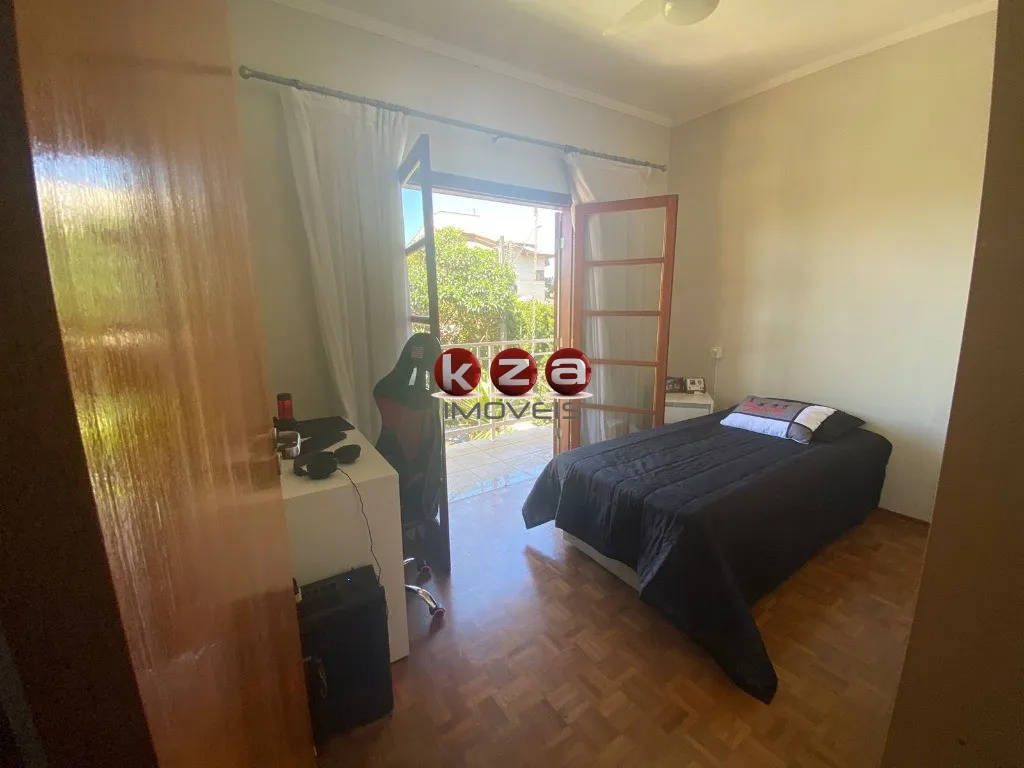 Imagem Casa a venda em condomínio em Valinhos-SP, fácil acesso para rodovias e Campinas: 3 quartos, 1 suite, 3 salas, 4 banheiros, 2 vagas.