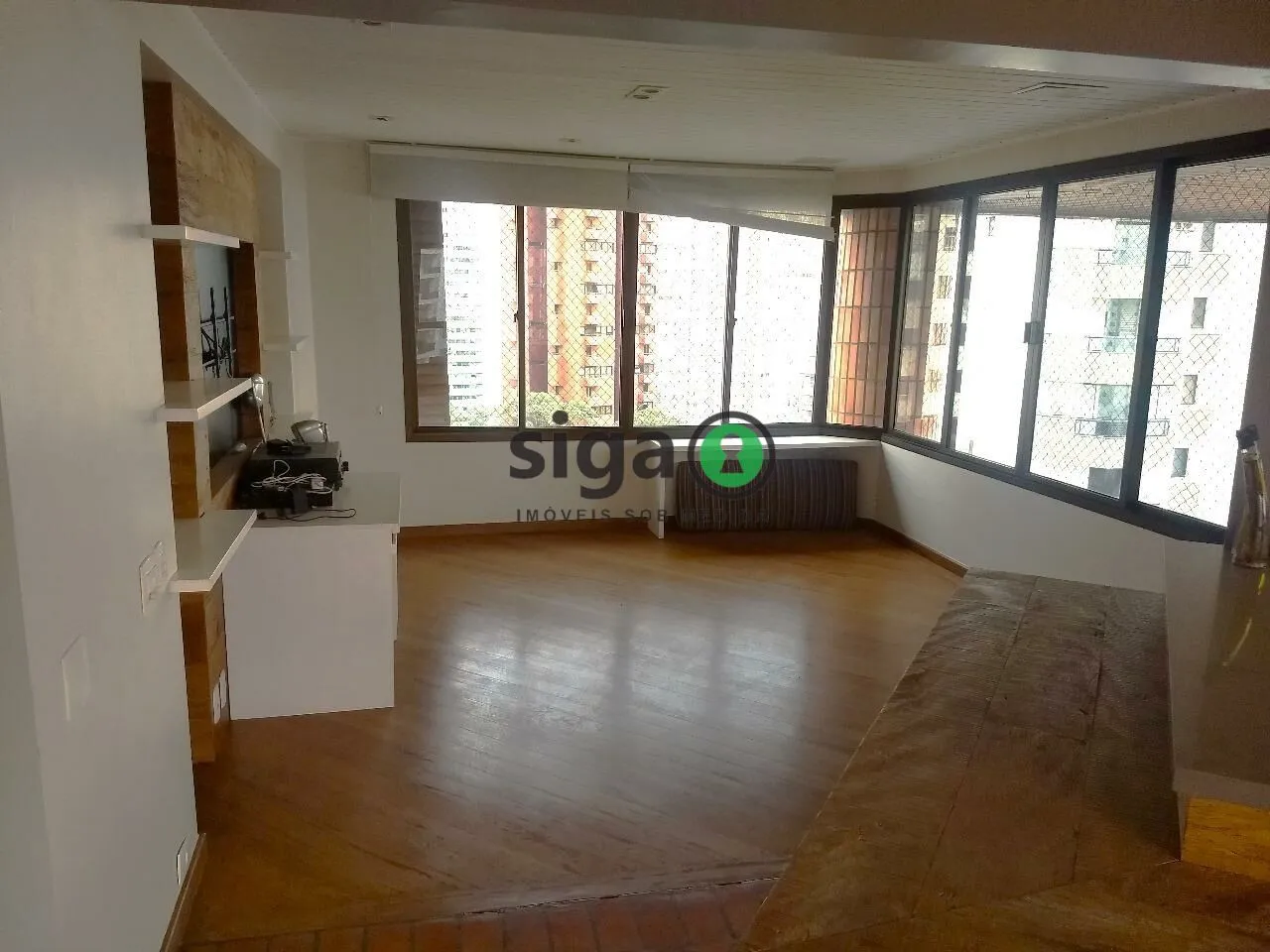 Imagem VENDE no Morumbi (Vila Suzana) Apartamento com 3 suítes, 4 Vagas + Depósito