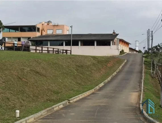 Imagem Sítio/Haras com 52,00 área e 3.000m² área construída, Barracões, 6 casas de funcionários, 29 cocheiras, em Tijucas do Sul - PR
