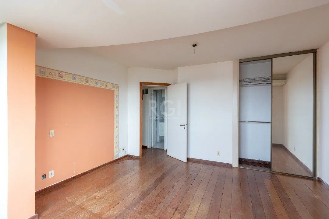 Imagem Cobertura para Venda - 302m², 4 dormitórios, sendo 1 suites, 3 vagas - Menino Deus