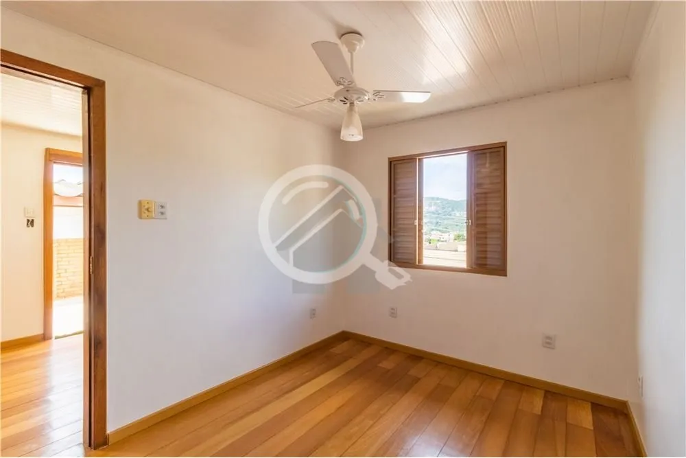 Imagem Para a família que curte e deseja uma casa ampla, com jardim, pátio e tranquilidade peculiar da zo...