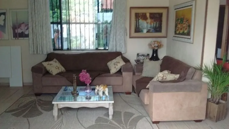 Imagem Casa para Venda - 200m², 3 dormitórios, 2 vagas - Centro
