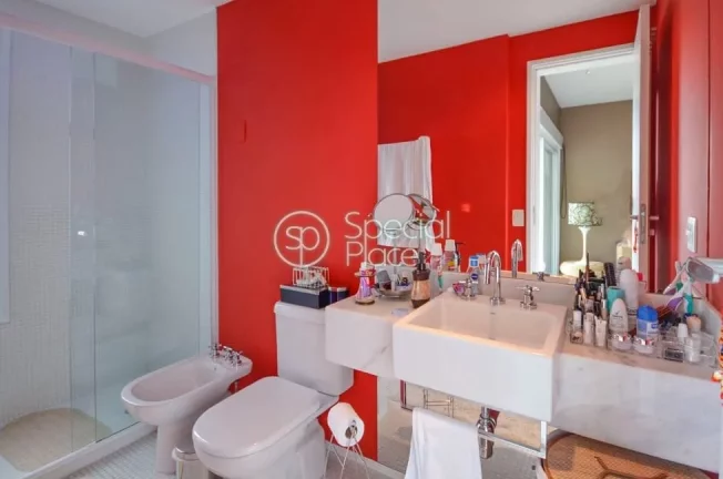 Imagem Apto duplex rico em iluminação natural, amplo living e lavabo. Possui 146m² muito bem distribuíd...