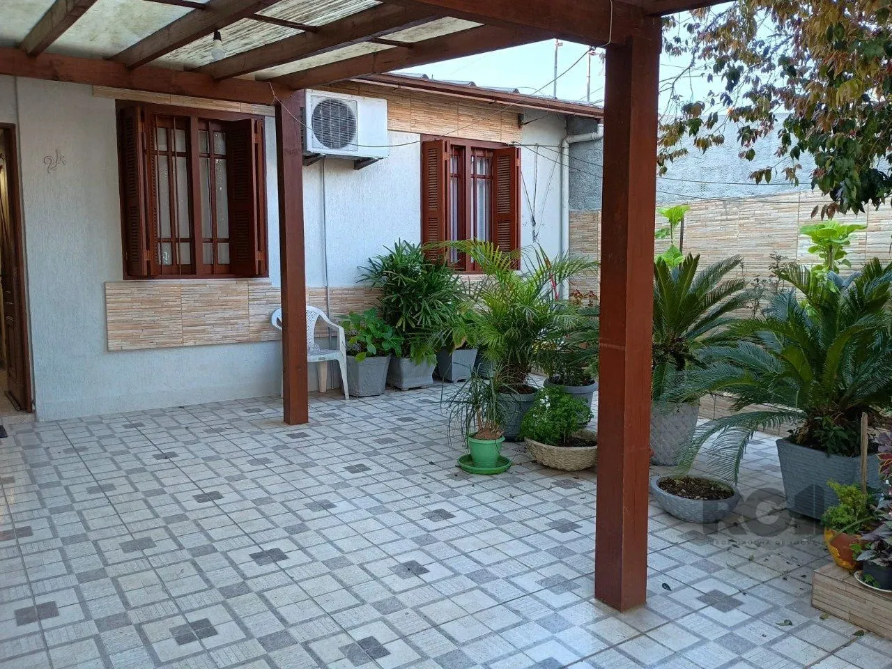 Imagem Casa 2 dormitórios, vagas de garagem, Bairro Parque da Matriz