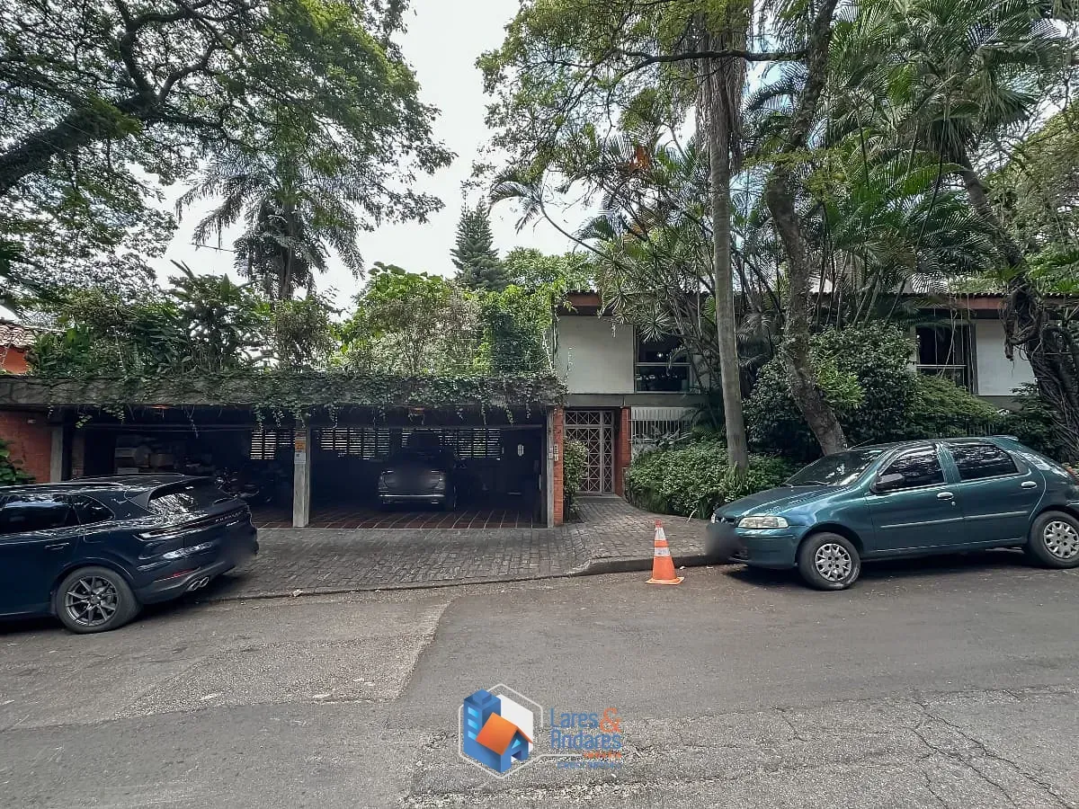 Foto do imóvel Casa para venda em Cidade Jardim com 4 quartos, sendo 1 suíte, 490m² em Rua Resedá