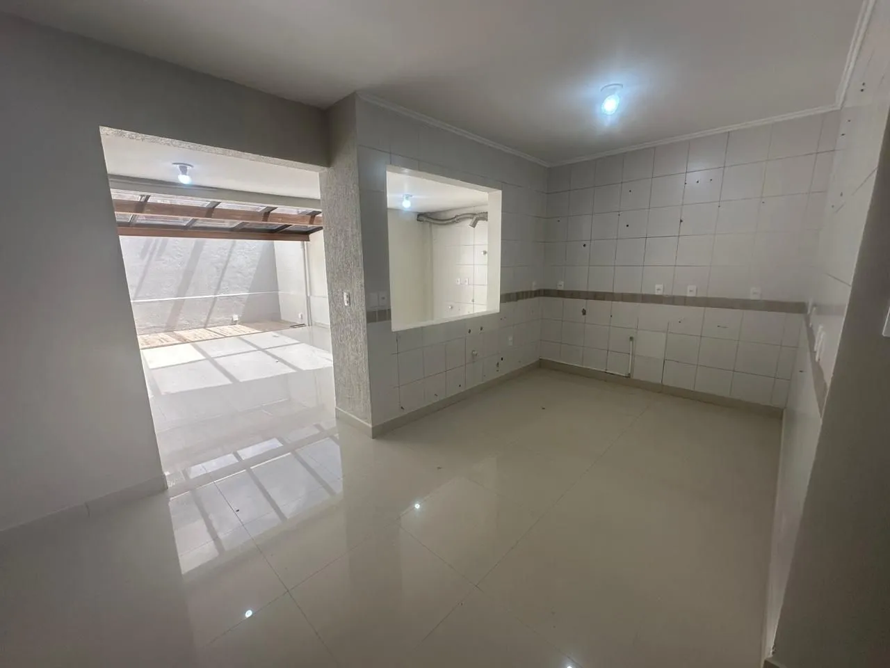 Imagem Vende-se casa com 4 suítes, 184m² e 4 vagas - Chácara das Pedras