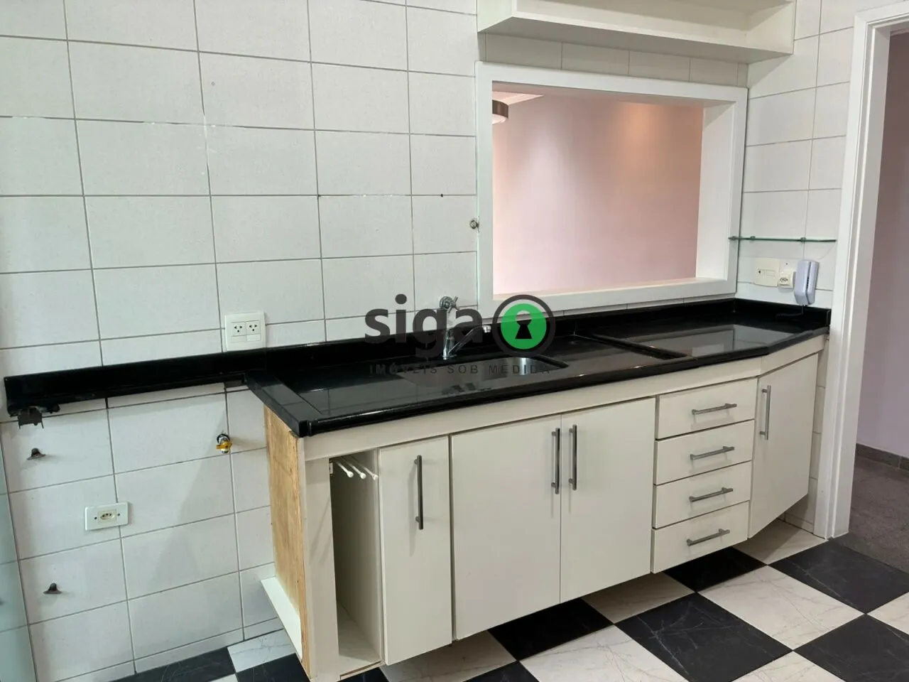 Imagem VENDE ou LOCAÇÃO Apartamento na Vila Suzana (Região do MORUMBI) com 2 quartos, uma suíte e 2 vagas