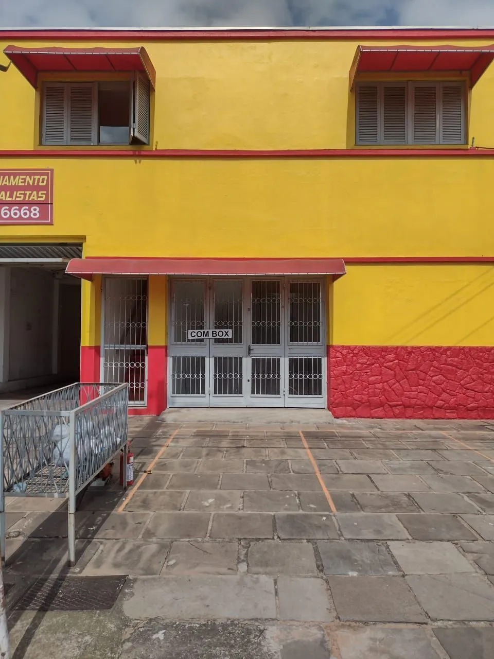 MÁFFER IMÓVEIS ALUGA - ÓTIMA LOJA COMERCIAL COM VAGA! Bairro Rio Branco - Novo Hamburgo/RS
