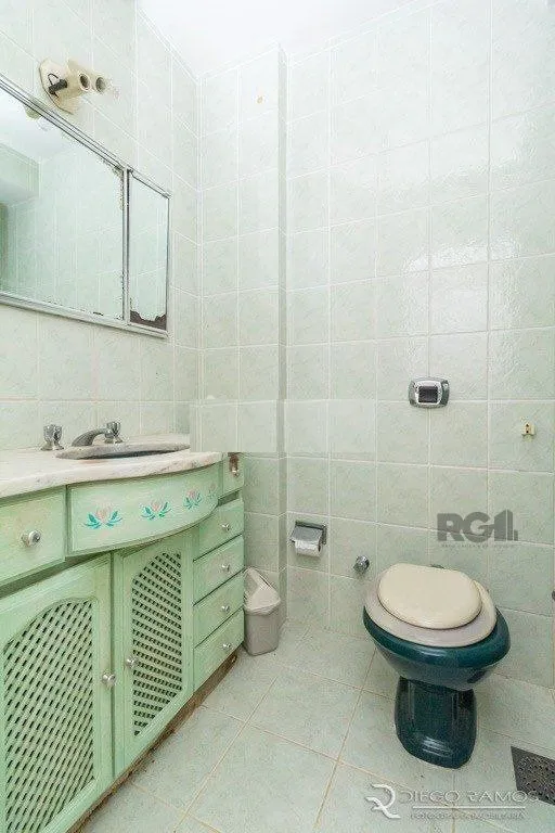 Imagem Apartamento 2 dormitórios, sendo 1 suíte, 72 m² de área privativa e 2 vaga(s) de garagem. Localizado na Rua/Av. Bagé, no bairro Petrópolis em Porto Alegre.