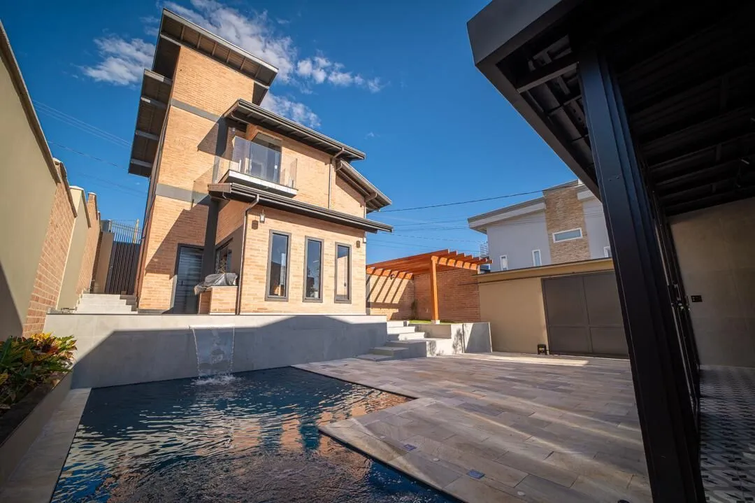 Imagem Casa à Venda com piscina no bairro Jardim das Hortênsias, em Poços de Caldas MG